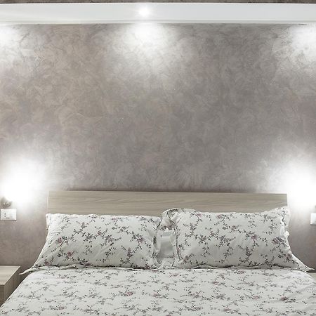 ピアッツァ・アルメリーナ Lareginadisaba Bed & Breakfast エクステリア 写真