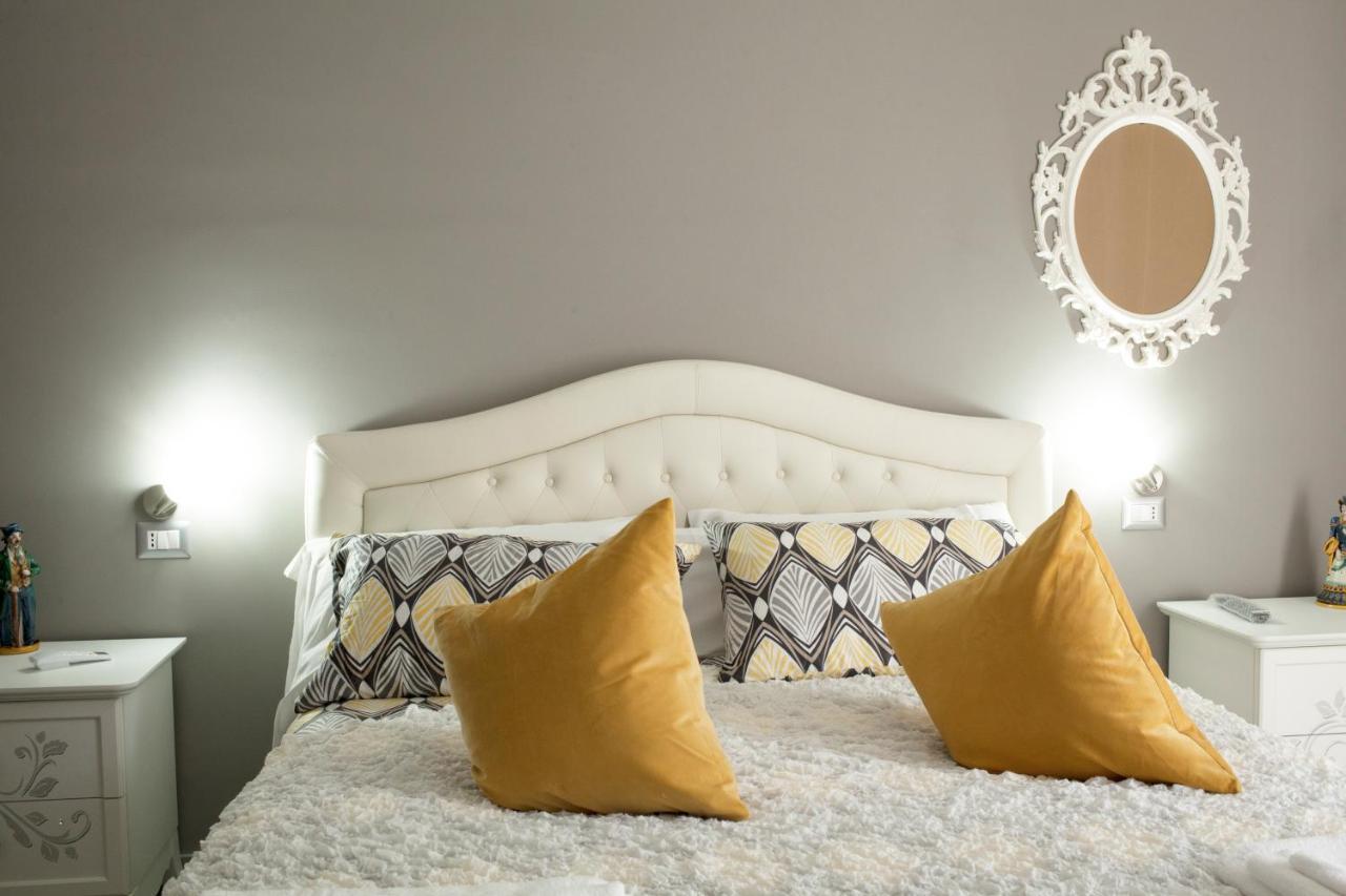 ピアッツァ・アルメリーナ Lareginadisaba Bed & Breakfast エクステリア 写真