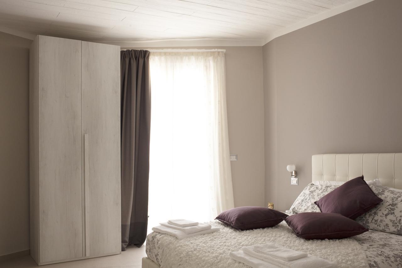 ピアッツァ・アルメリーナ Lareginadisaba Bed & Breakfast エクステリア 写真