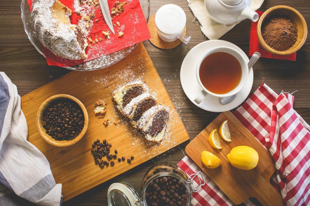 ピアッツァ・アルメリーナ Lareginadisaba Bed & Breakfast エクステリア 写真